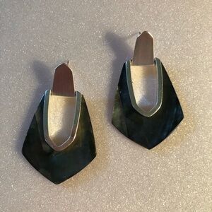 NWOT Kendra Scott Kensley Earrings